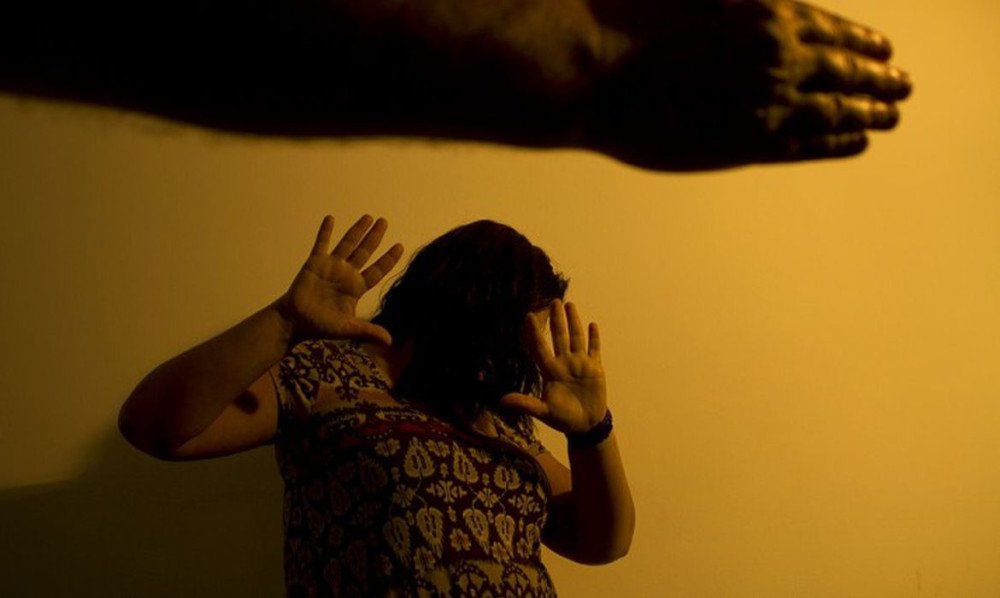 'Ligue 180', que atende denúncias de violência contra a mulher, passa a ter atendimento pelo WhatsApp