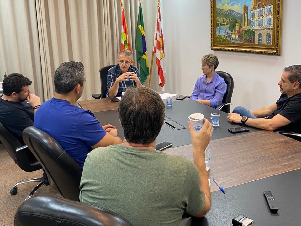 Prefeitura de Blumenau determina férias em escolas e creches municipais até contratação de segurança privada