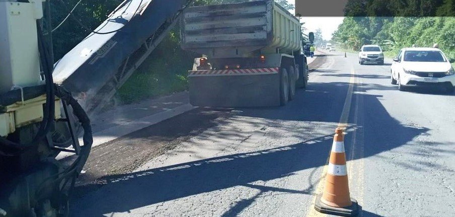 Obra na BR-470 deixa trânsito em 