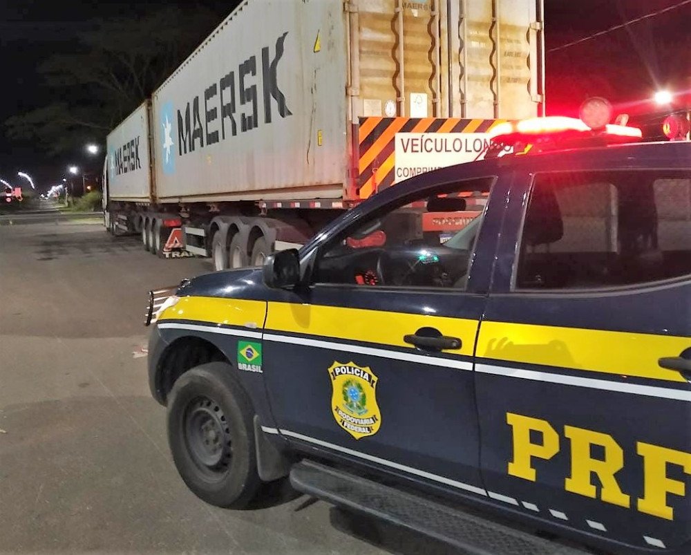 Cerca de 15 toneladas de excesso são flagradas em porta contêiner na BR-101 em Maracajá