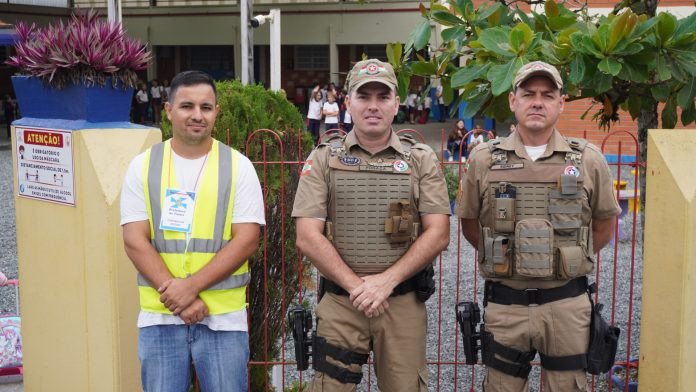 Ações para segurança nas escolas seguem no Vale do Itajaí; Timbó iniciou controle de acesso nas unidades nesta terça-feira