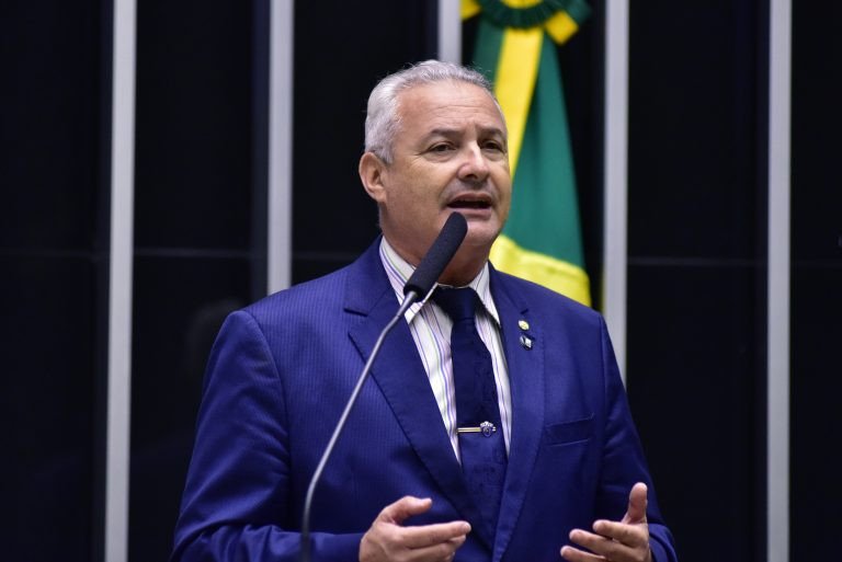 Brasil: Projeto classifica advocacia como atividade de risco e busca autorizar porte de arma