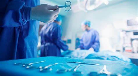 Cirurgião plástico terá que indenizar mulher por não atingir resultado esperado em procedimento estético
