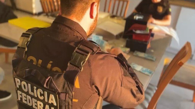 PF faz operação contra lavagem de dinheiro proveniente do tráfico internacional de drogas em SC