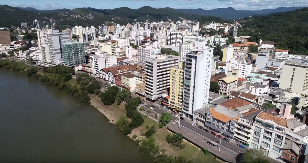 Blumenau abre licitação para contratação de fiscalização eletrônica de trânsito em 46 pontos