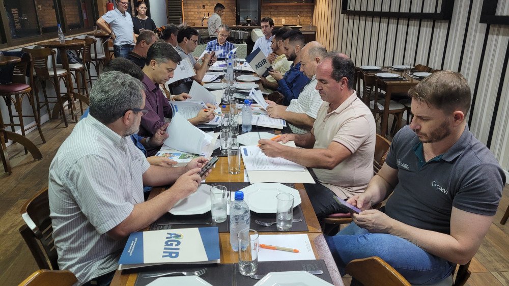 Prefeitos discutem reforço na segurança de escolas do Vale Europeu após ataque em Blumenau