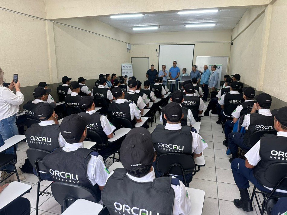 Vigilantes recebem treinamento para começar atuar nesta segunda-feira nas escolas e creches municipais de Blumenau