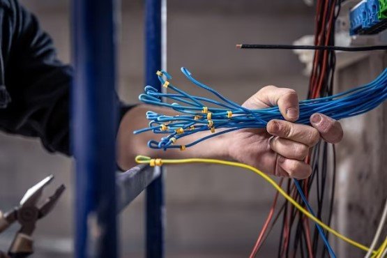 Homem é condenado à prisão por furtar fios de energia elétrica em Chapecó