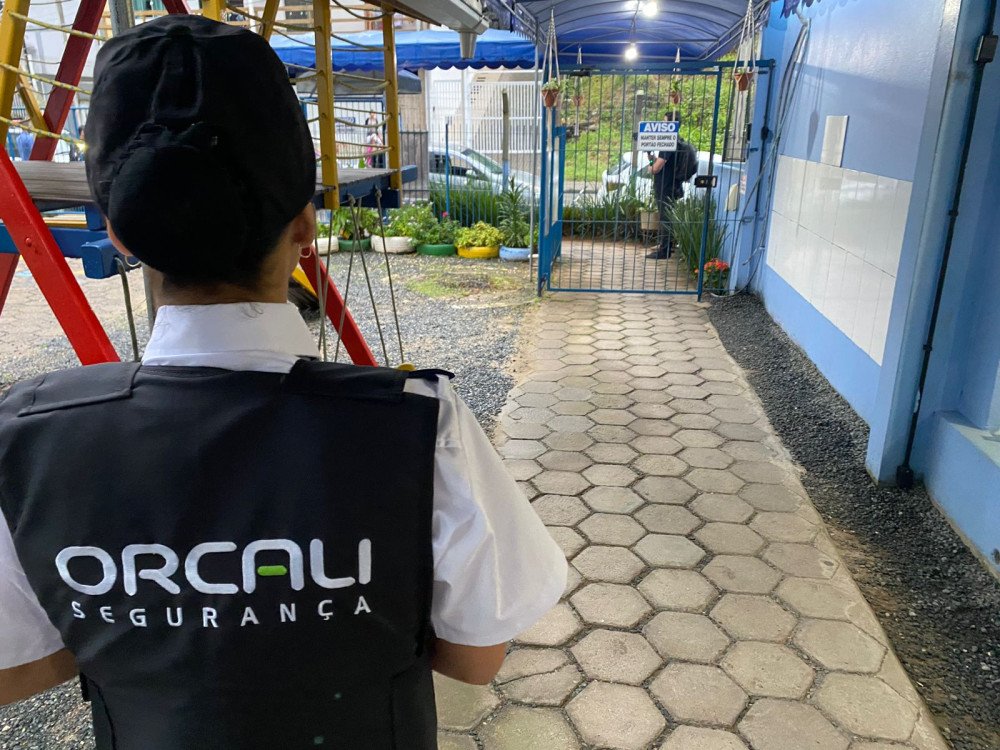 Blumenau retoma aulas na rede municipal com esquema de segurança após ataque em creche