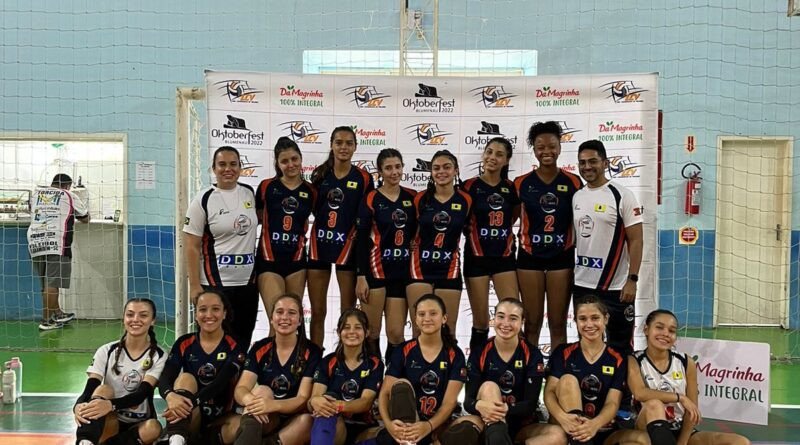 Equipe feminina de Gaspar conquista 1ª etapa da Liga Catarinense de Voleibol
