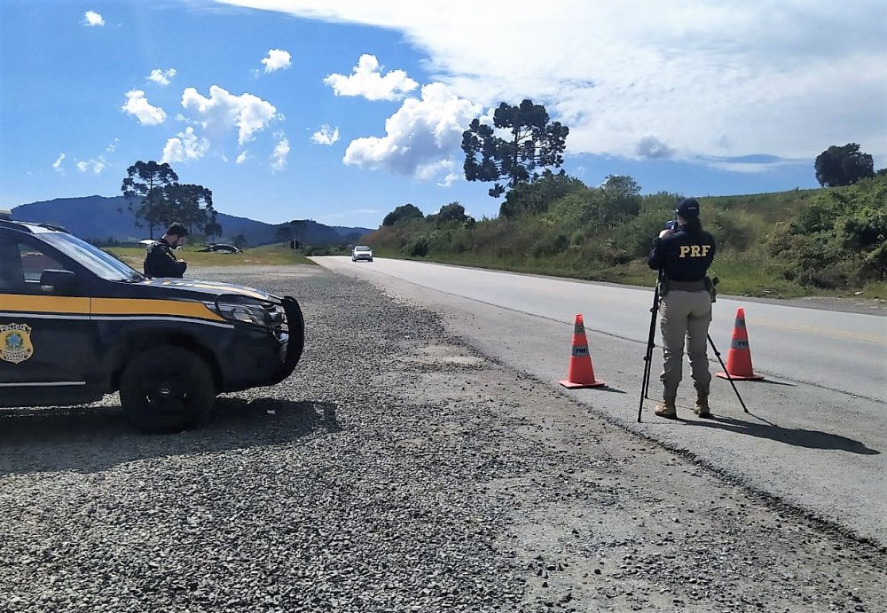 Rodovias catarinenses terão restrição de tráfego para veículos de cargas excedentes neste feriado