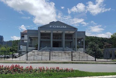 MP quer que pais que colocaram filhos dentro de 'cela' na carroceria de um caminhão durante manifestações sejam responsabilizados