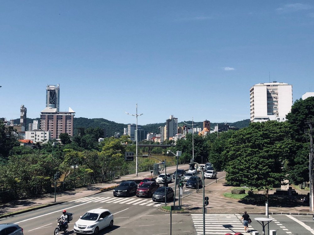 Quinta-feira segue com tempo firme em Blumenau