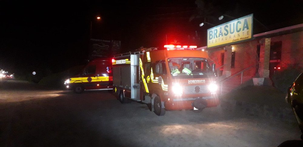 Motorista perde controle do carro e cai em barranco em Gaspar