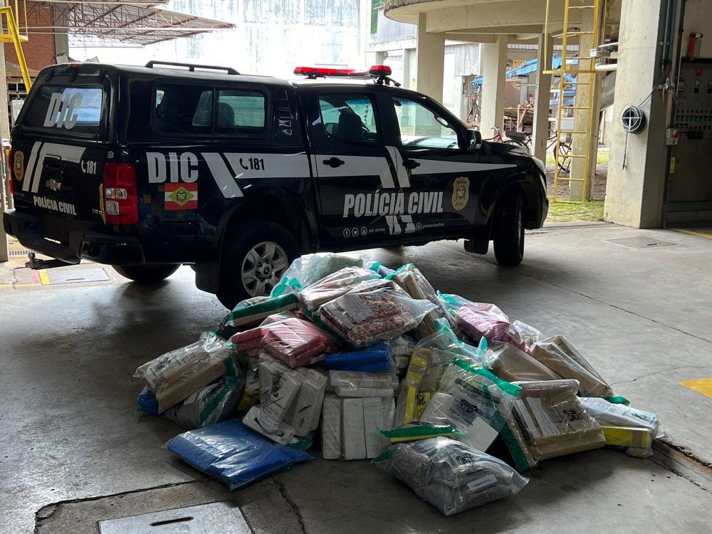 Mais de 350 kg de drogas são incinerados em Blumenau pela Polícia Civil