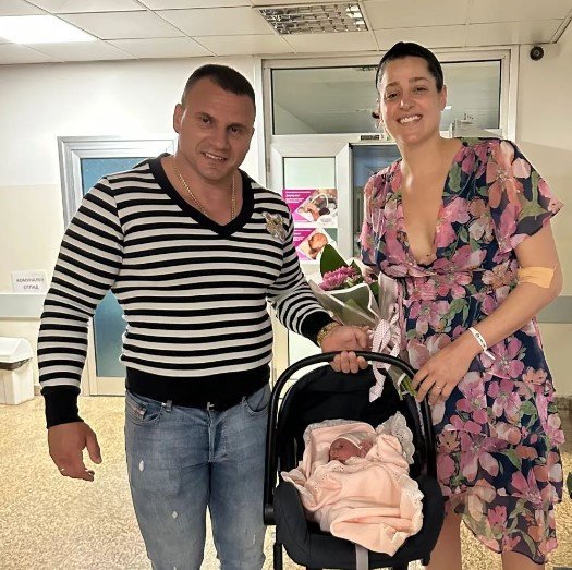 Blumenauense Duda Amorim, campeã mundial de handebol, anuncia que se tornou mãe