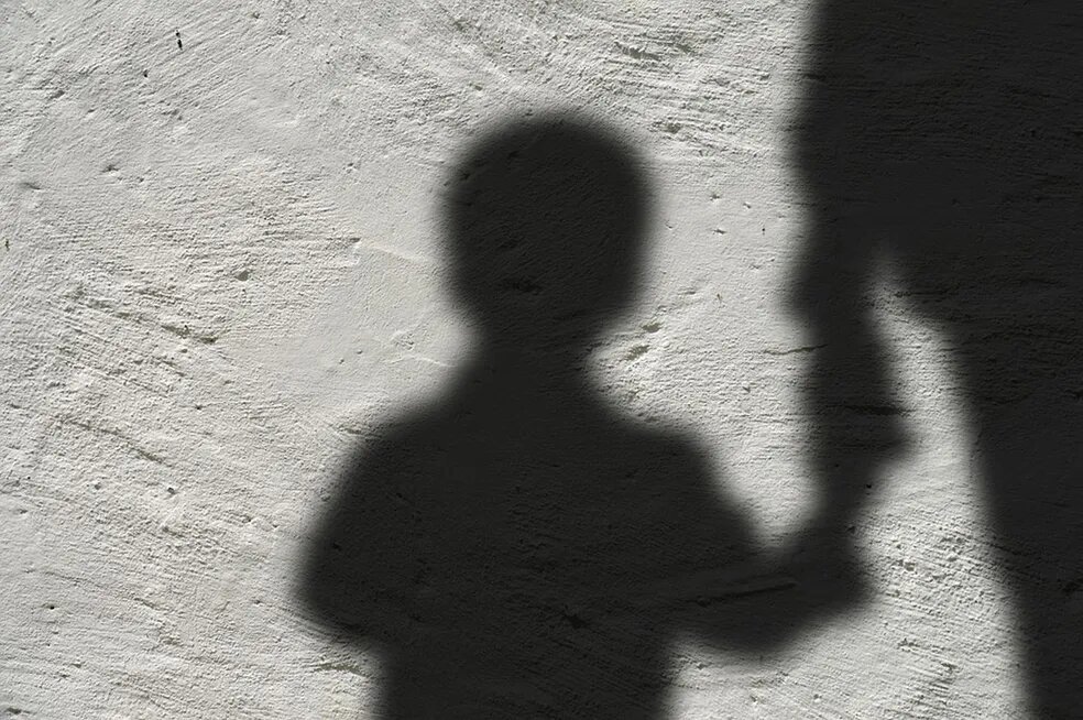 A cada 24 horas, uma criança foi vítima de abuso sexual em Blumenau no ano passado; estatística revela realidade escondida
