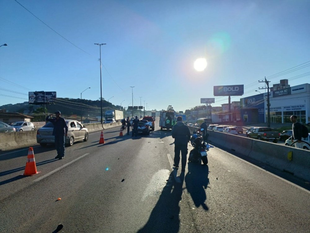 Motociclista que voltava de festa morre na BR-101; amigo da vítima confirmou que condutor tinha ingerido bebida alcoólica