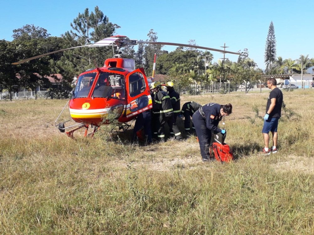 Arcanjo é acionado para transportar motociclista politraumatizado em acidente neste sábado na BR-470 em Gaspar