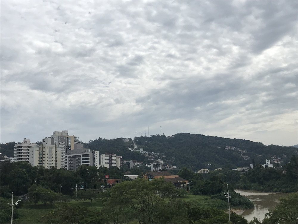 Domingo deve ter mudança na condição do tempo e retorno de instabilidade; confira a previsão