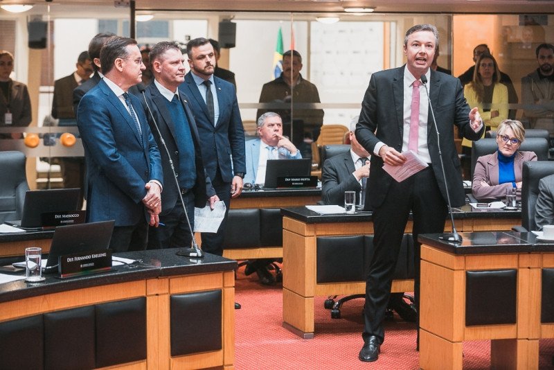 Deputados rejeitam veto do governador e aprovam projeto que limita reajuste do IPVA à inflação em Santa Catarina