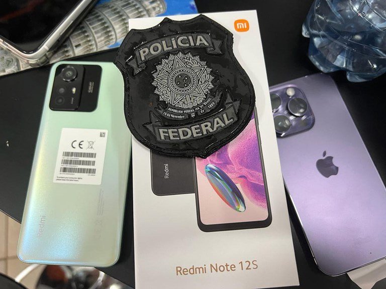 Polícia Federal investiga estagiário da Receita Federal de Dionísio Cerqueira por furtar celulares apreendidos para revender