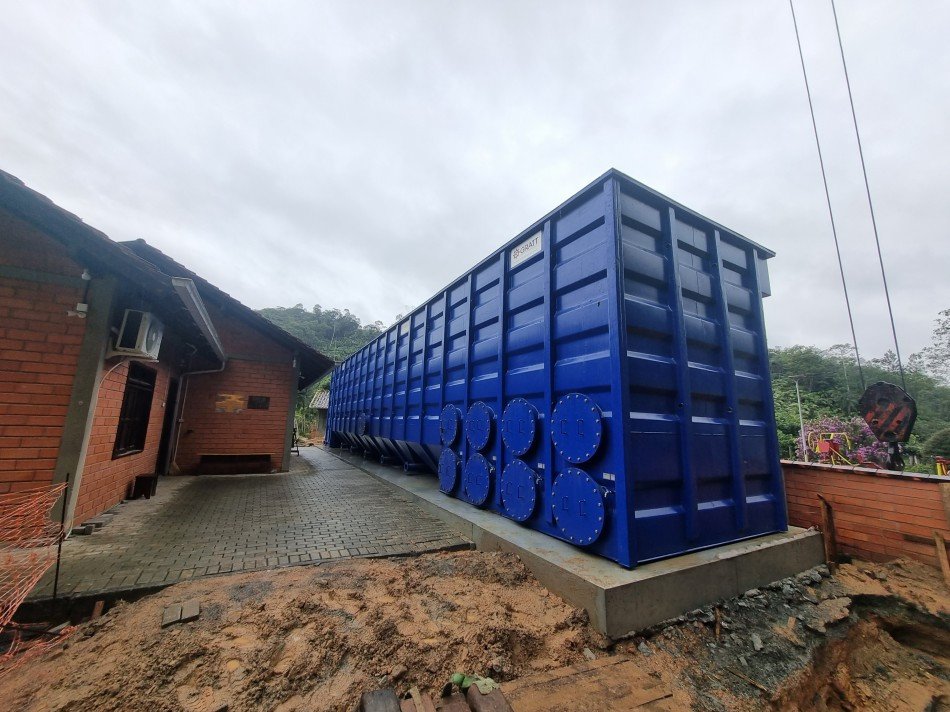 Nova estrutura da ETA 4 é instalada na Vila Itoupava, em Blumenau; obra deve ser concluída em dezembro