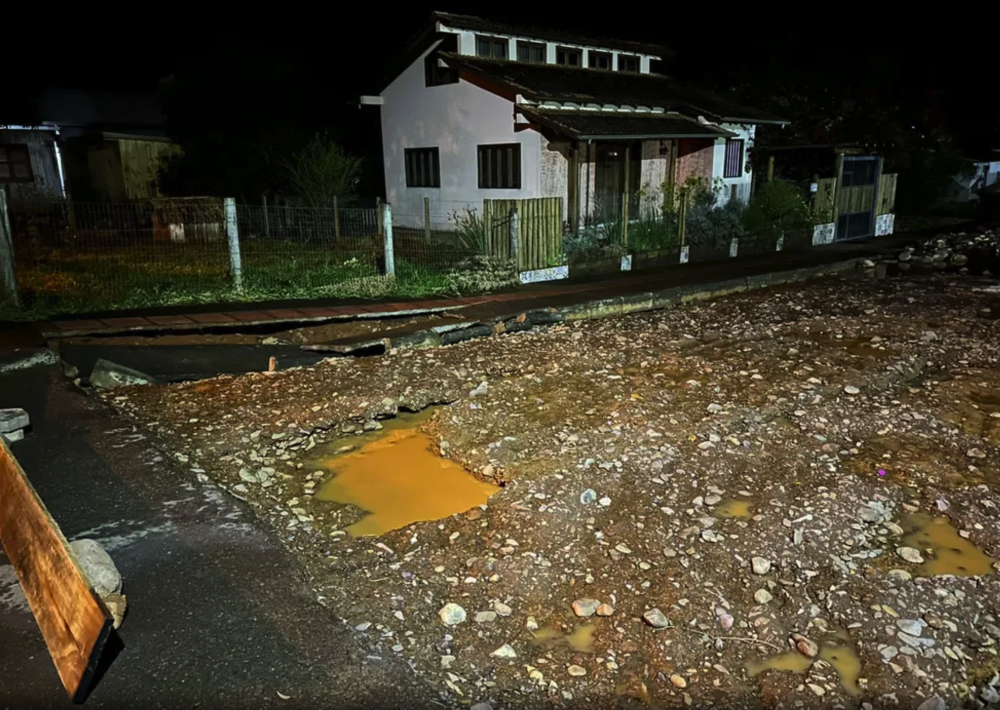 Vídeo: Ciclone causa estragos e deixa desabrigados em Santa Catarina