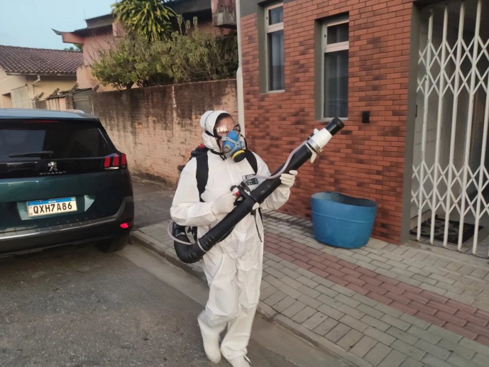 Pulverização para combate à Dengue acontece no bairro Santa Terezinha, em Brusque, nesta terça-feira