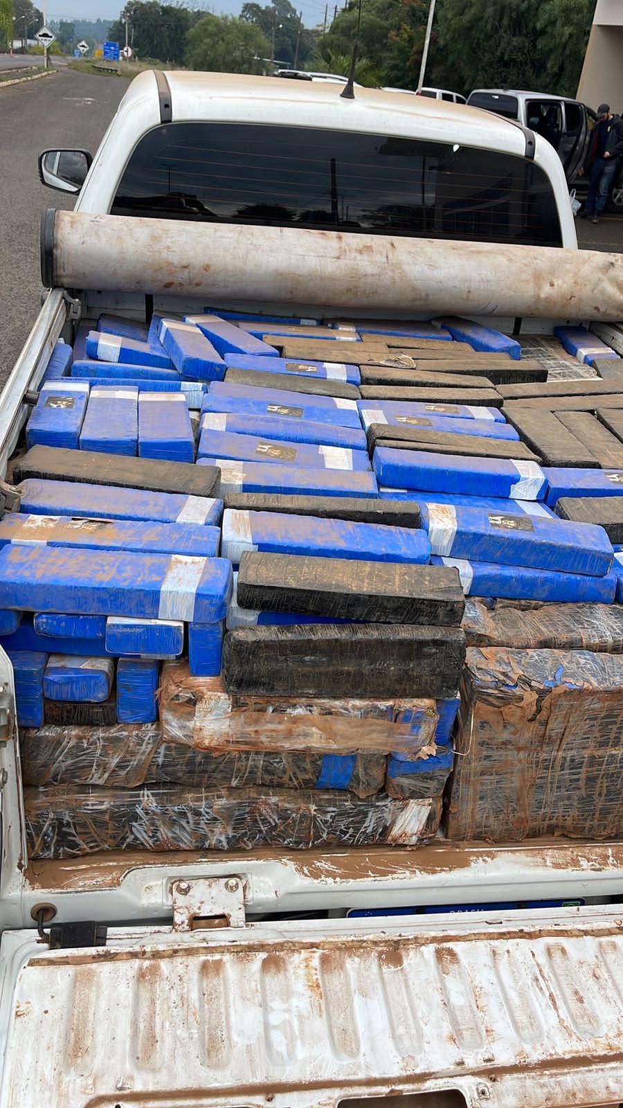 Quase 800 kg de maconha são apreendidos em carro que transitava por Concórdia