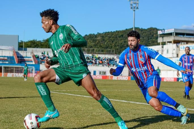 Esporte: Desconfiança. Por Emerson Luis