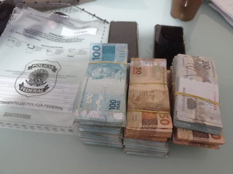 PF faz operação para combater o contrabando de cigarros em SC