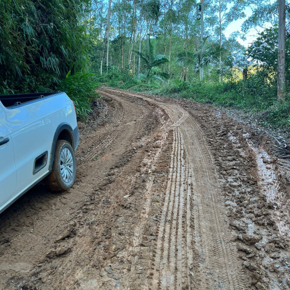Obra de transmissão de energia vem causando transtornos em ruas de Gaspar; moradores cobram manutenção da empresa e município