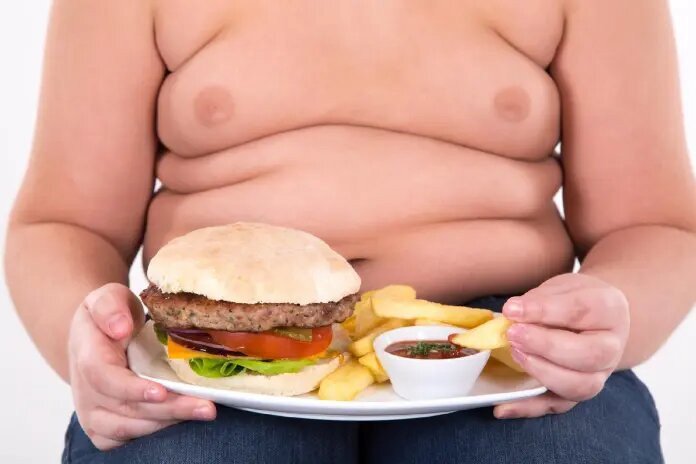 Obesidade entre jovens de 18 a 24 anos subiu 90% em um ano no Brasil