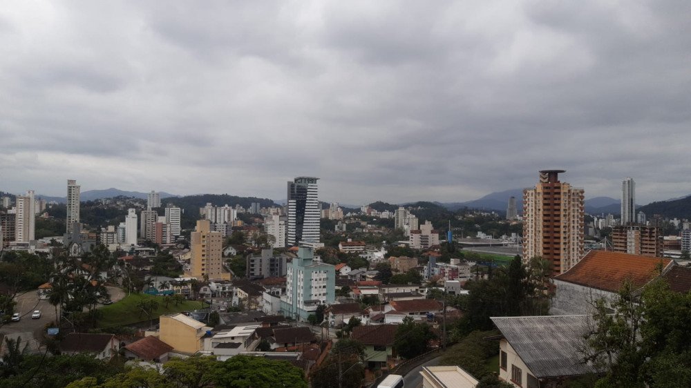 Junho se despede com tempo nublado em Blumenau; confira a previsão