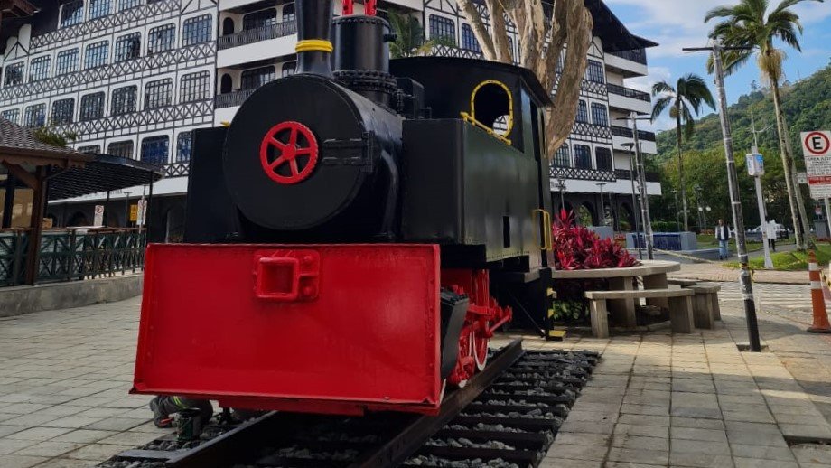 O retorno da Macuca: locomotiva reformada volta para Praça Victor Konder em Blumenau