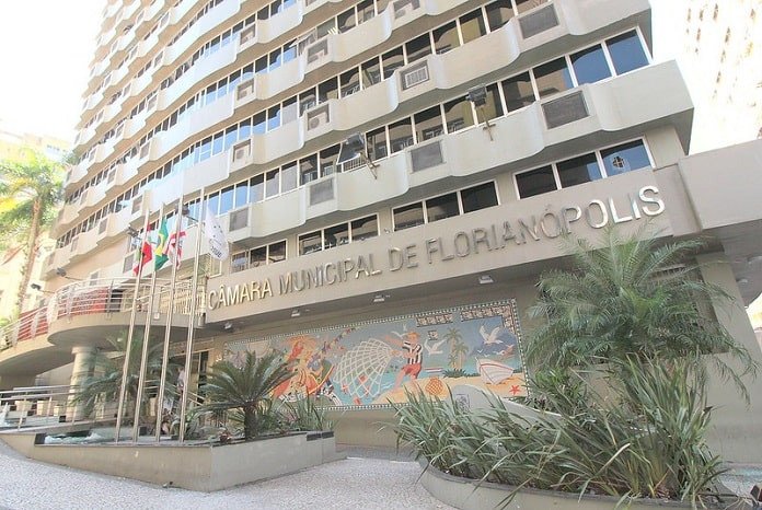 Vale-alimentação dos vereadores de Florianópolis tem reajuste