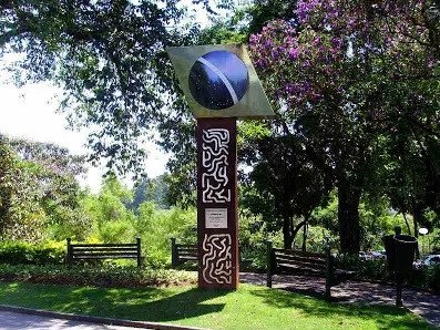 Vereadores de Blumenau aprovam projeto que proíbe monumentos para políticos vivos