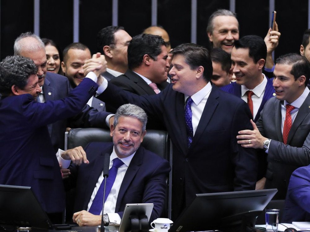 Câmara aprova texto da reforma tributária em 2º turno