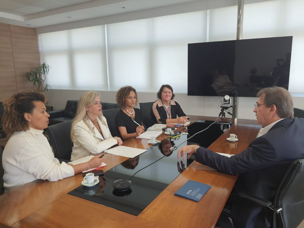 Parceria entre Estado e Fiesc quer facilitar ingresso de imigrantes no mercado de trabalho