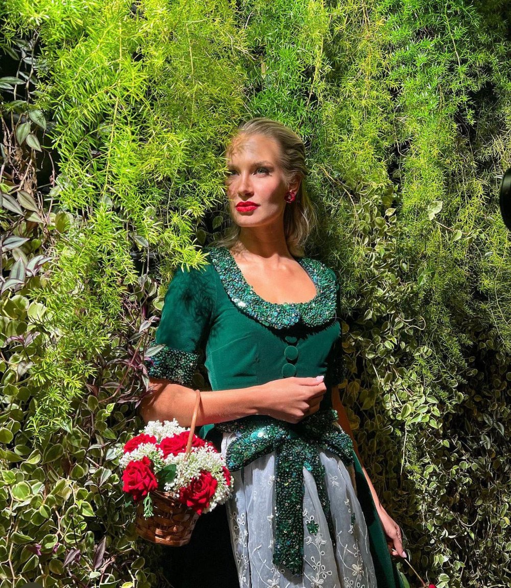 Fotos: Releitura de traje usado por Vera Fischer, Miss Universo Brasil em 1969, volta às passarelas do concurso