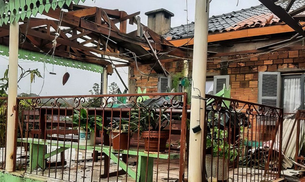Passagem de ciclone deixou quatro pessoas mortas em três estados