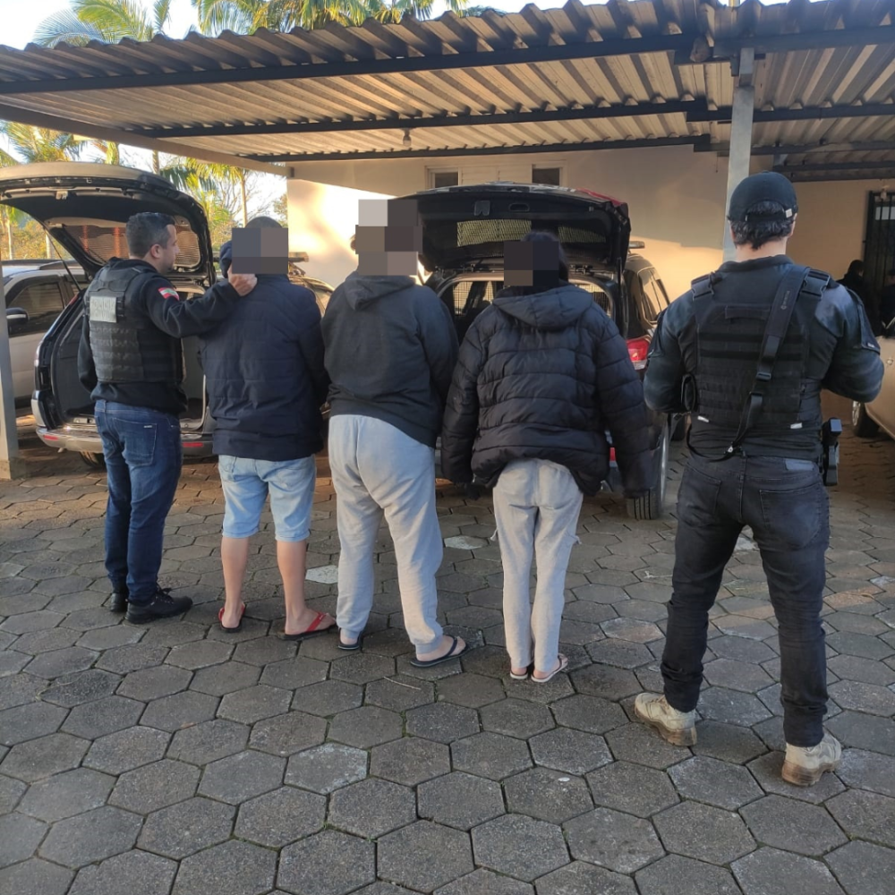 Três pessoas são presas em Ascurra por tráfico de drogas