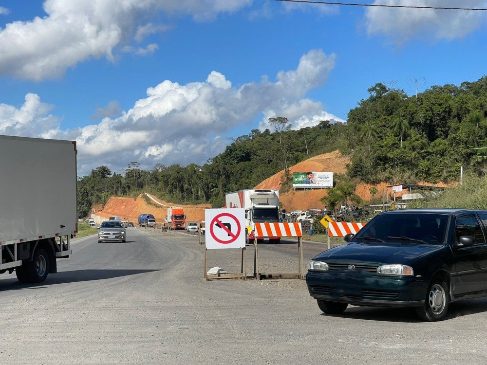 BR-470: motoristas precisam ficar atentos à sinalização dos trechos em obras para não cometerem infrações