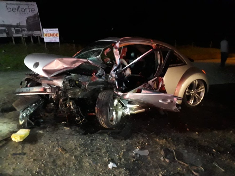Acidente entre dois carros deixa quatro feridos na BR-470, no Alto Vale