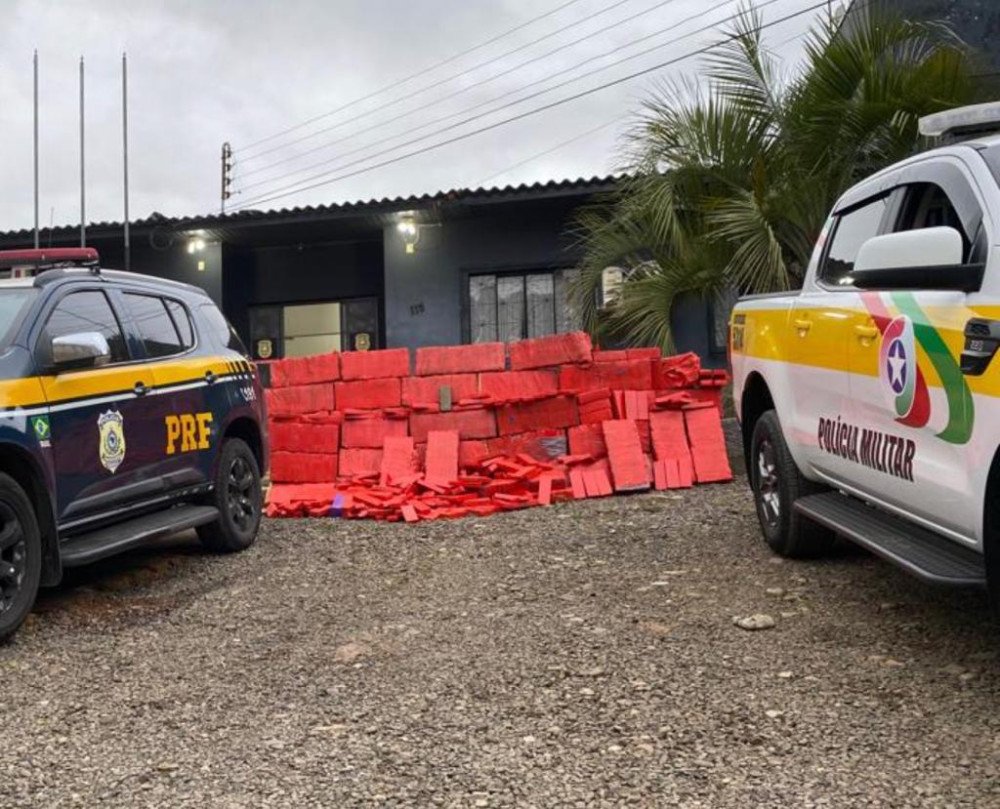 Ação conjunta entre PMRv e PRF apreende 600 kg de maconha em SC