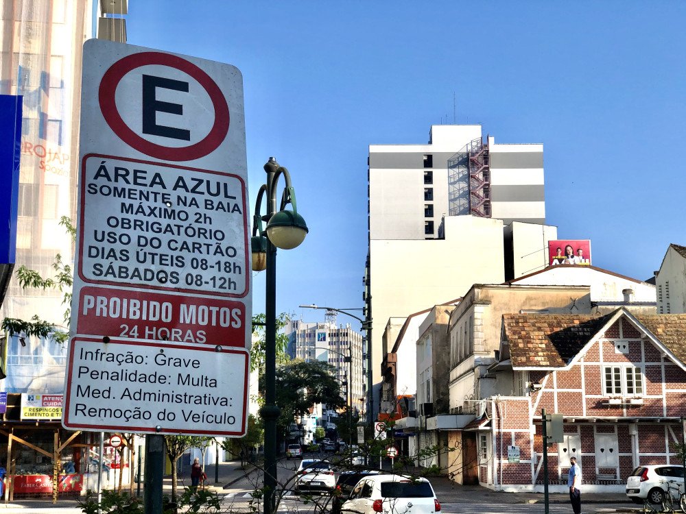 Vagas da Área Azul na Rua 15 de Novembro ficarão interditadas nesta quarta; veja o horário