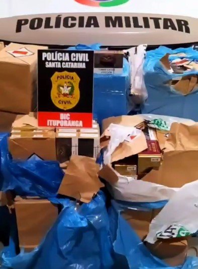 Contrabandistas são presos com cigarros proibidos pela Anvisa e apreensão gera prejuízo de R$ 300 mil