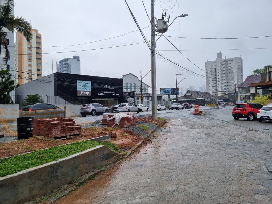 Implantação da quarta faixa na Avenida Martin Luther traz mudança no trânsito da via marginal