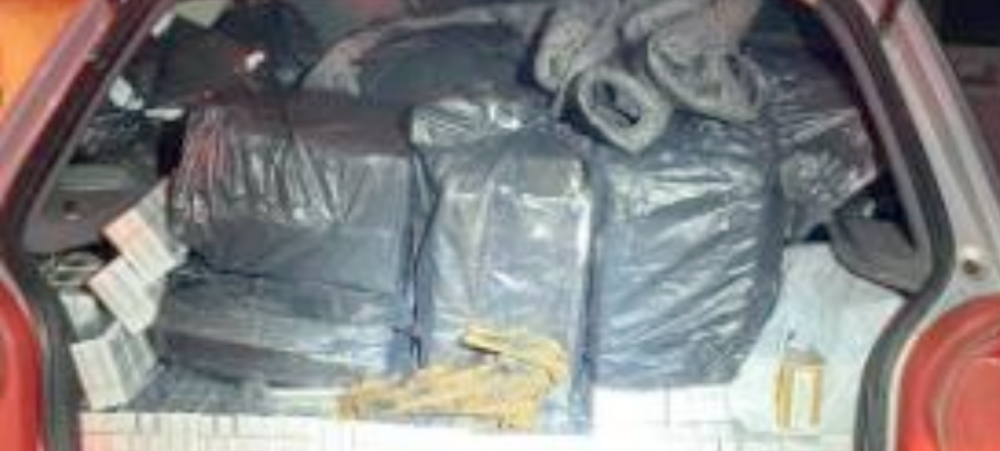 Polícia prende dois suspeitos por contrabando de cigarros em Indaial
